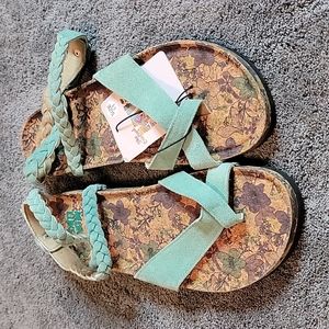 MUK LUKS mint green women sandals, size 11M